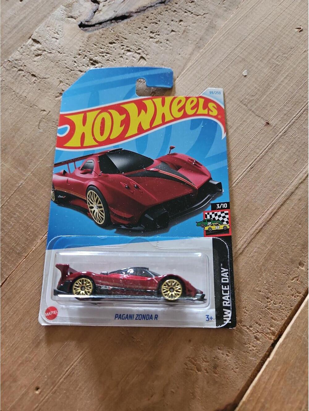 Hot wheels red pagani zonda r hw race day series 3 of 10